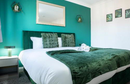 Contractor‑Heaven 5BR Home 4.5 Baths Wakefield - Foto 17