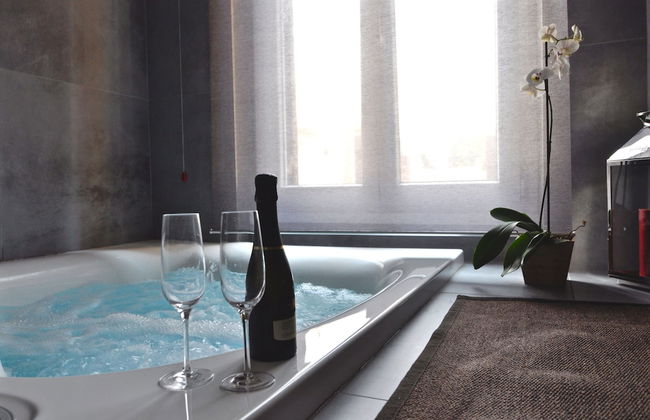 Place 24 Suites & Wellness - Photo 26