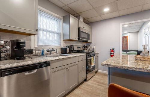 Updated 3BR 2BA Apartment Near NYC Airport - Foto 29