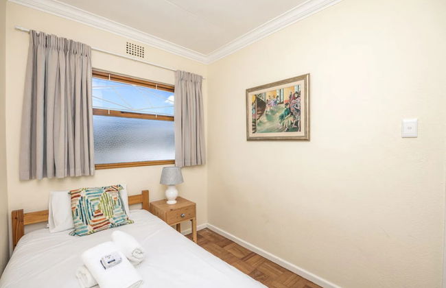 Vibrant and Safe 2 Bedroom Apartment - Photo 2