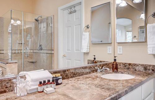 Luxury 6 BR Home Large Pool & Spa with Grassy Yard - Photo 55