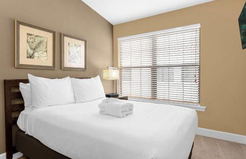 Enchanted 4BR Family Style Townhome in Disney Area - Photo 9