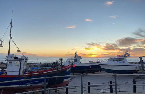 No 3, apartment in the heart of Bridport, Dorset - Photo 35