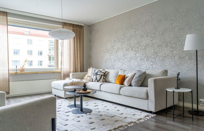 Spacious 2br Apartment - Photo 1