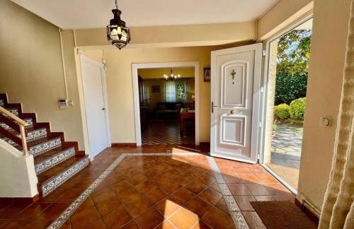 Villa privada con jardín &BBQ cerca de playas - Foto 33