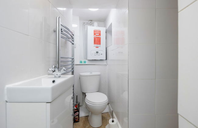 Charming 1-bed Basement Apartment in Lewisham - Foto 17