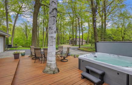 Beautiful private home in the woods BONUS Hot Tub - Foto 5