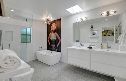 Ultra-Chic LUXE Mid-Century Estate- Resort Like Pool, Spa, Firepit, Outdoor Kitchen 3BED/3BATH - Foto 9