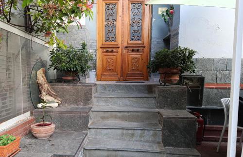 The House Thessaloniki - Charming Central with Private Courtyard - Easy Parking - 300m from University - Foto 1