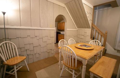 Downtown 2 Bedroom Cottage, Sleeps 6, Walking Distance to Honeywell, Downtown Restaurants, Shopping - Foto 11