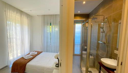 K-FOFO Apartment - Steps from Anzio Station, Beach & Town Center - Photo 2, towels, Shower