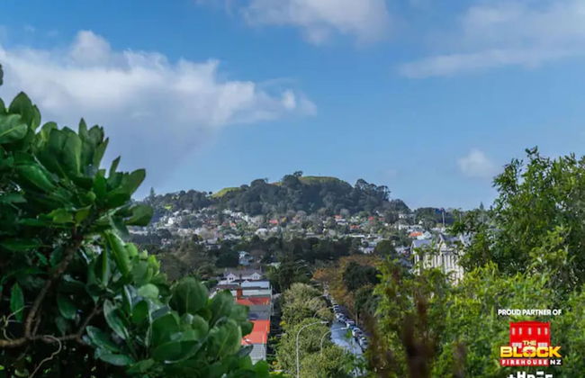 Awesome Apartment W/ Parking! - Photo 8