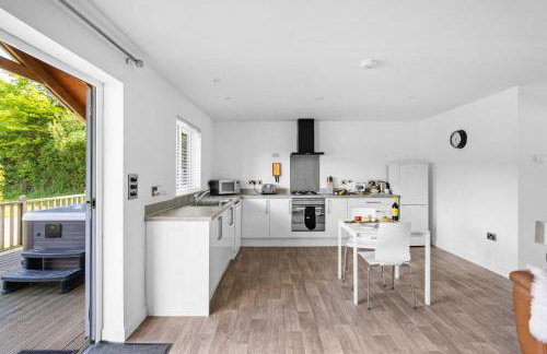 The Clover Lodge, Redlake Farm - Hot tub, BBQ, free parking - Foto 7