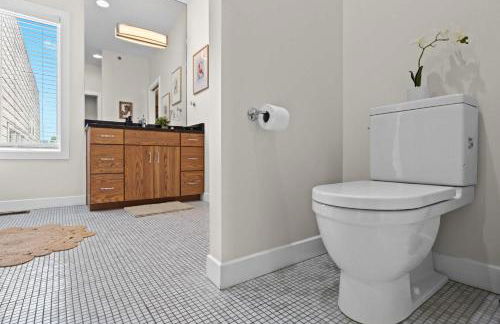 Exquisite Condo with Views in Trendy NuLu District - Foto 38