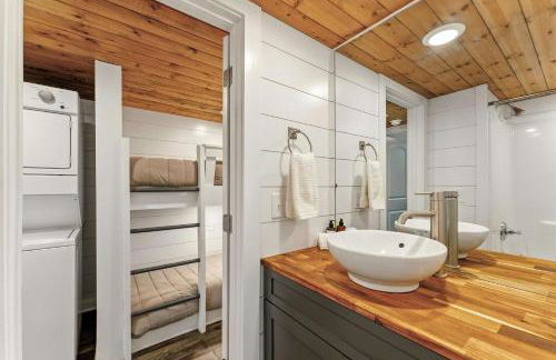 The Hemlock Hideaway tiny home - Foto 16