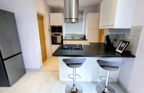 Recently renovated 4 bed home - Foto 9