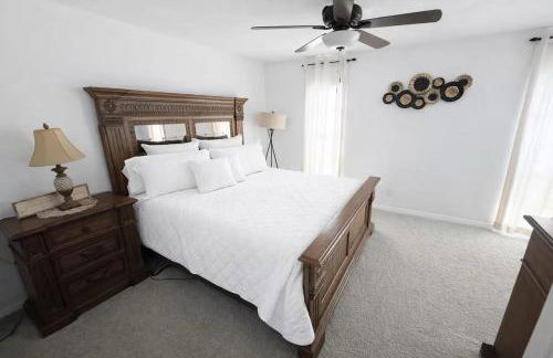 Spacious 4 bedroom 3 bath Clearwater Vacation House Cowboy Pool Fire Pit Games Close to Clearwater Beach Biking Trail Farmers Markets Harbor Health Spa Baycare Ballpark and Ruth Eckerd Hall Golf Courses - Photo 15