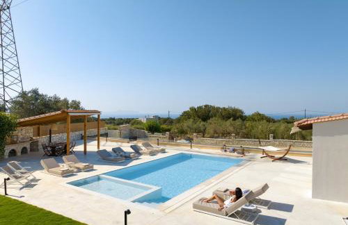 MaYa Villa, Heated Pool Estate near Rethymno and all amenities! - Foto 1