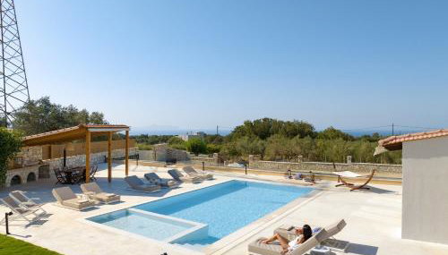 MaYa Villa, Heated Pool Estate near Rethymno and all amenities! - Foto 1, sunbed