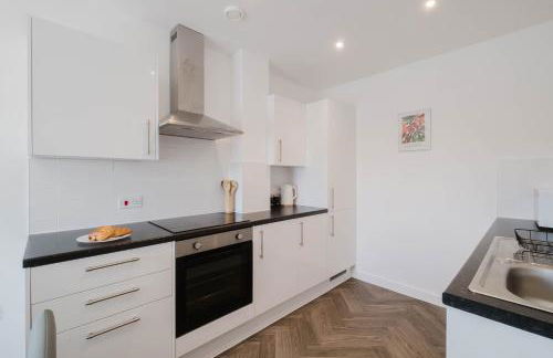 Modern and Comfortable Home away from Home - Photo 16