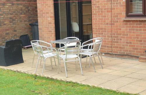 London Luxury 6 Bedroom Family House Sleeps 12 people Parking for 4 Cars Close to tube. - Foto 76