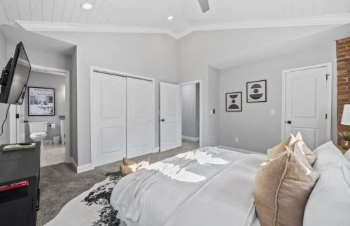 Hanford House w Hot Tub,Sauna,Bar - Photo 26