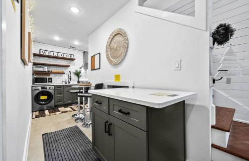 Lux Stay's Modern Loft Style Tiny Home in ATL - Foto 21