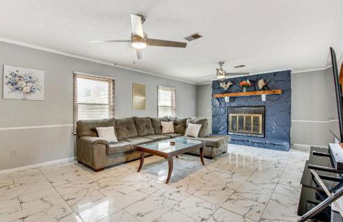 6 Mi to Airport Riverdale Home with Private Pool! - Foto 8