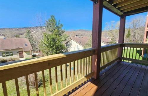 Mt Snow Condo with Pool Mountain Views Half Mile to Mtn - Photo 15