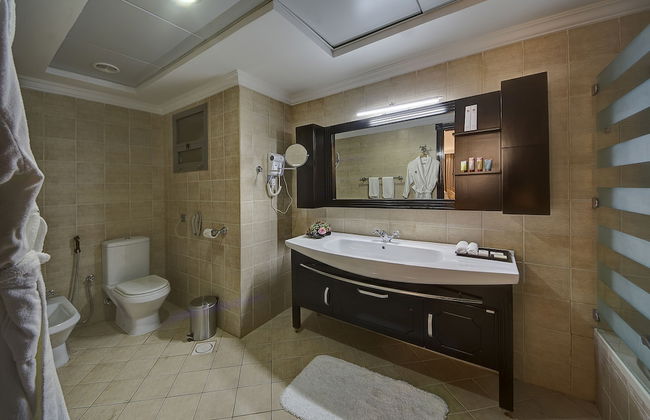 Ewan Ajman Suites Hotel - Photo 36