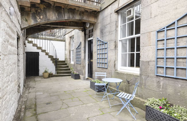 JOIVY Chic Flat Near Stockbridge Market W/ Patio - Foto 25