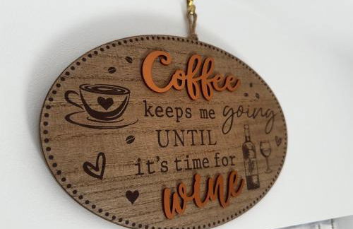 Sunny 2-Bedroom Coastal Stay with Free Parking - Foto 15