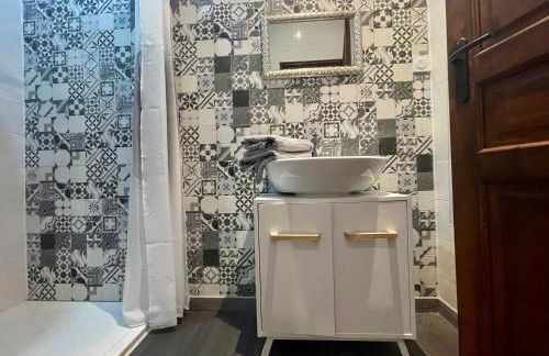 Rooftop N°38 - Rooms et Studios - Vue Cité Médiévale - Foto 27