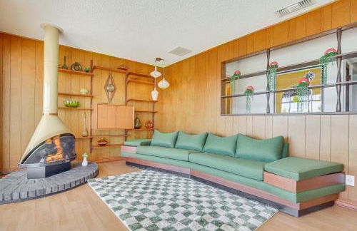 Stunning MCM Escape with Mtn Views in San Bernardino - Foto 11