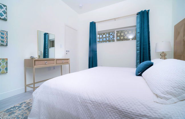 Cayman Luxury Rentals at The Grove - Photo 18