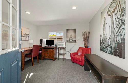 Spacious Family Home with Garage Game Room and Office! - Photo 7