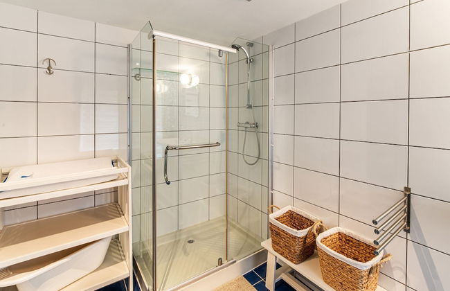 Beautiful Group House With Large Garden - Photo 31