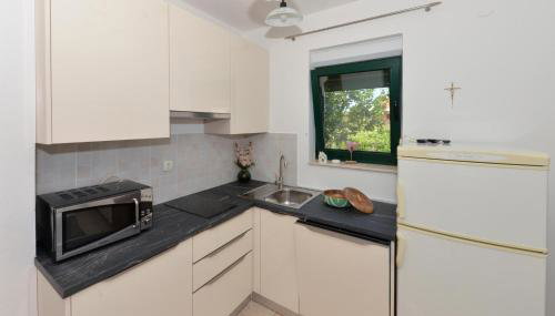 Eight-Bedroom Holiday Home In Pasman - Foto 3