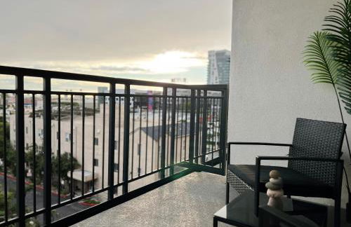 Modern Hollywood Home Sunset View & Free Parking - 10mins to Universal Studios - Foto 29