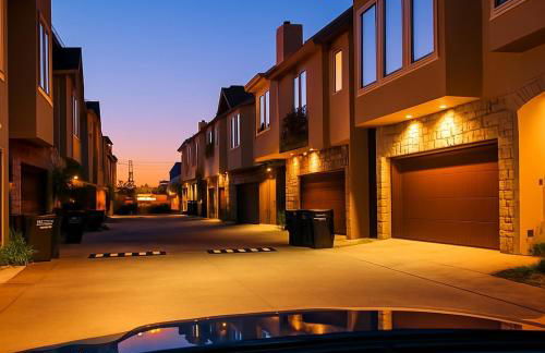 Galleria Comfort 3BR King Bed Private Jacuzzi and Garage - Foto 5