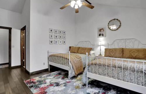 5 Bedroom Suites Hot Tub Jacuzzi Tub & Game Room - Photo 33