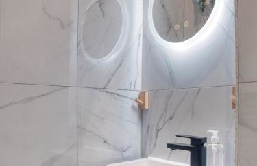 London Hammersmith - hot tub, games, arcade - Foto 18