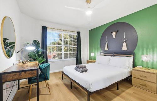 4BR w Pool Cinema Room, Mini Golf & EV - Photo 24