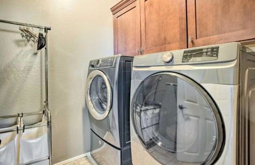 Game Room, Serene Backyard! Luxe Goodyear Home - Foto 33