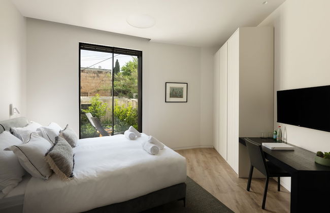 The Y House - Photo 7