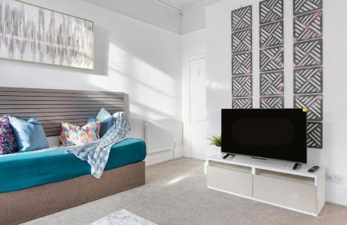 EcoCrest-Superior 2 Bedroom 2 Bath - Free Parking - Sleeps 5 - Photo 7