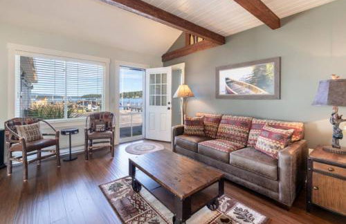 Sunny Shores - Lake days, Pool dips & Concerts - Foto 1