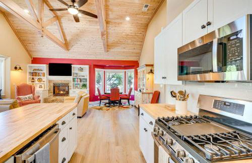 Auburn Farmhouse with Fireplace, Close to Wineries - Foto 12