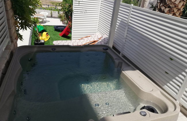 Holiday Apartment With a Private Terrace & Hot Tub, Near the Beach - Foto 36