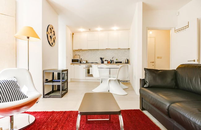 Stylish, Bright Apartment w/ Private Garden - Foto 12